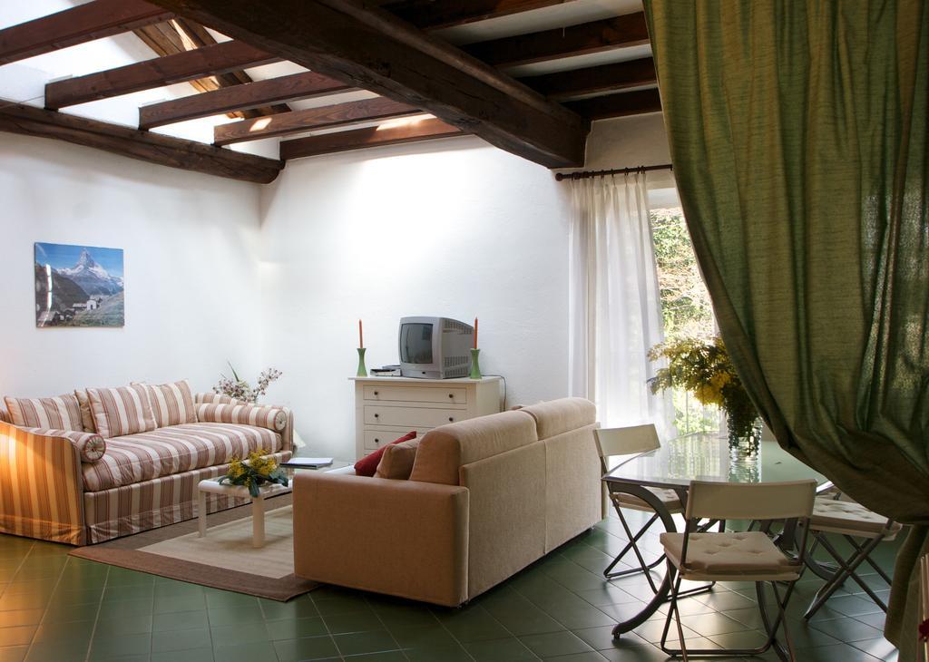 Agriturismo Il Torrione Pinerolo Ruang foto